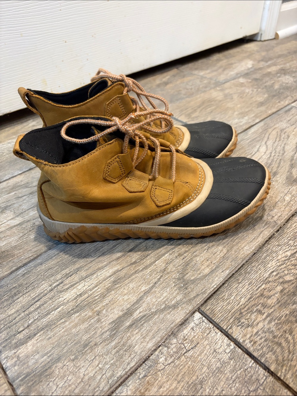 Sorel out n about ankle boots Women’s size 8